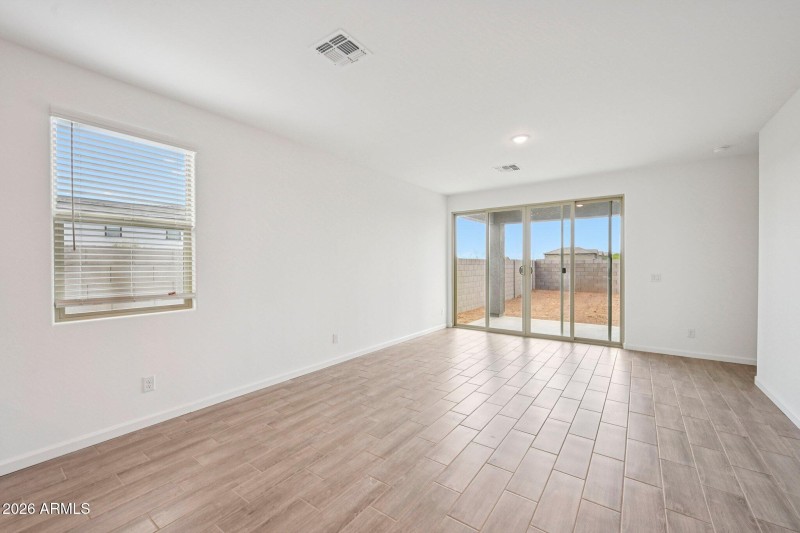 6-web-or-mls-La Senda Dr W-S1103-006