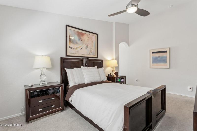 17-web-or-mls-21610-n-44th-pl