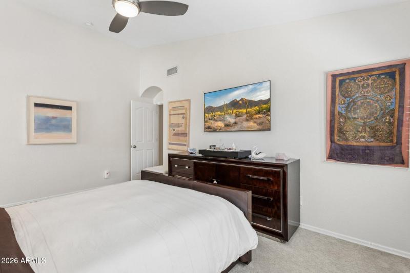 18-web-or-mls-21610-n-44th-pl