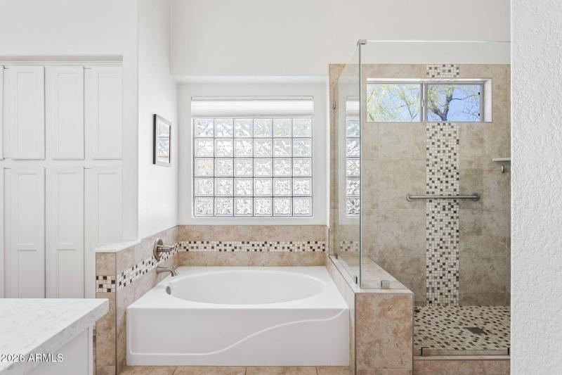 19-web-or-mls-21610-n-44th-pl