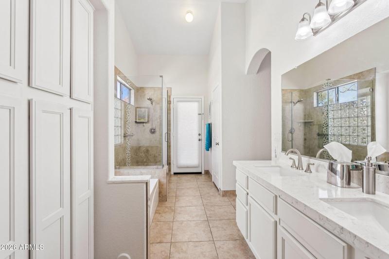 22-web-or-mls-21610-n-44th-pl