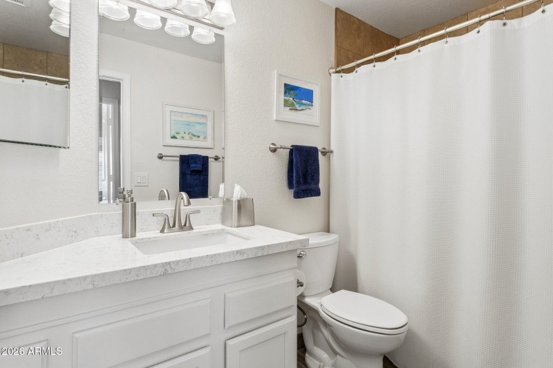 25-web-or-mls-21610-n-44th-pl