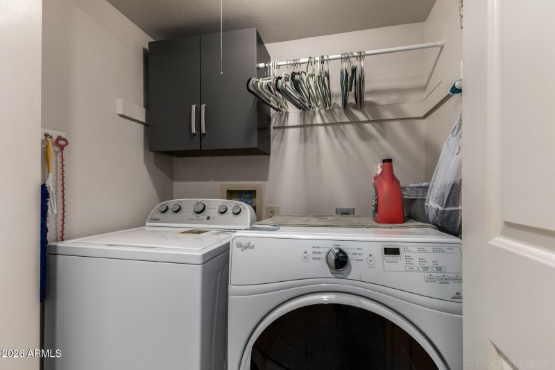 Washer:dryer closet