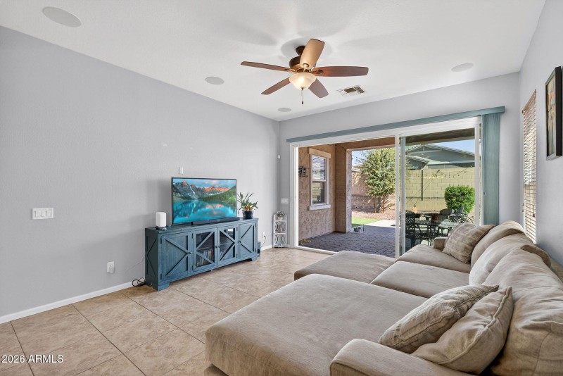 11-web-or-mls-54W Nelson Pl