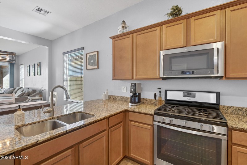 18-web-or-mls-63W Nelson Pl