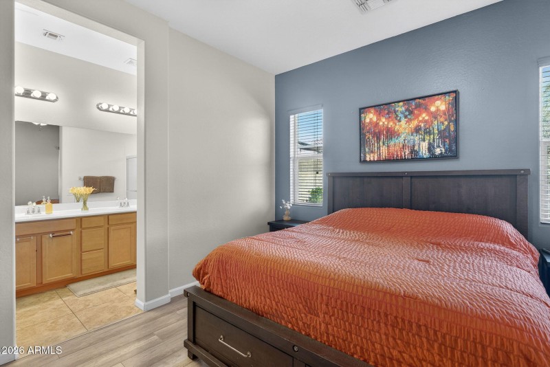 23-web-or-mls-47W Nelson Pl