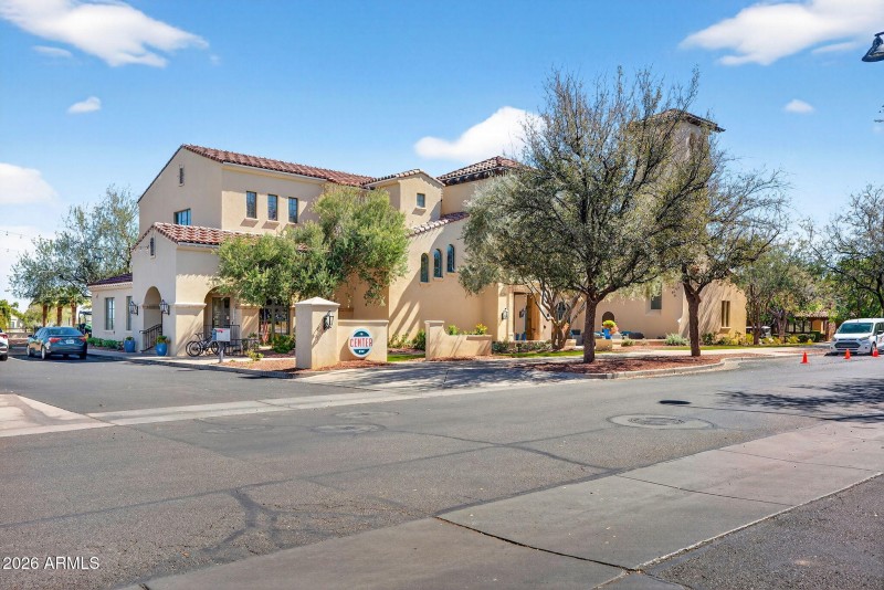 60-web-or-mls-81W Nelson Pl