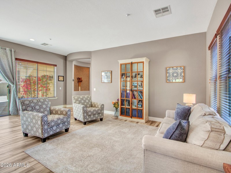 05-Living-&-Dining-(5)