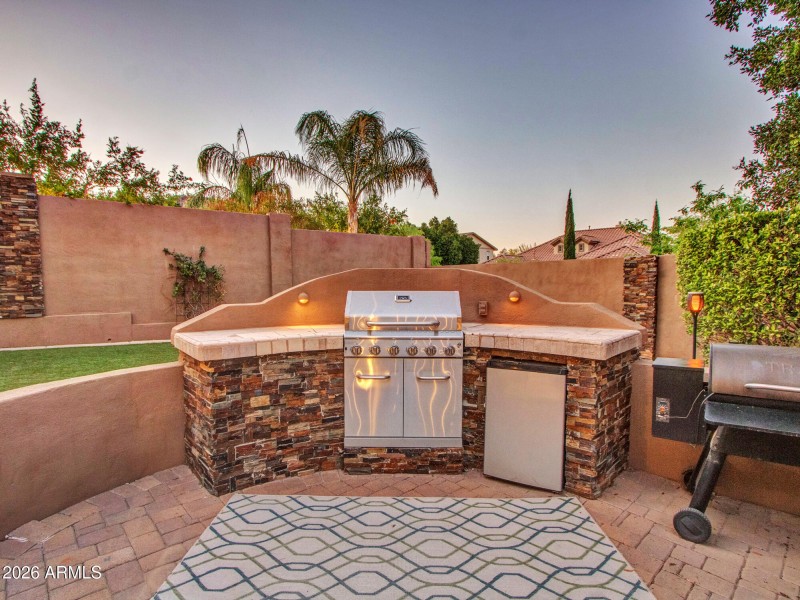 02-Evening_Swim-up-Bar-&-kitchen-(2)