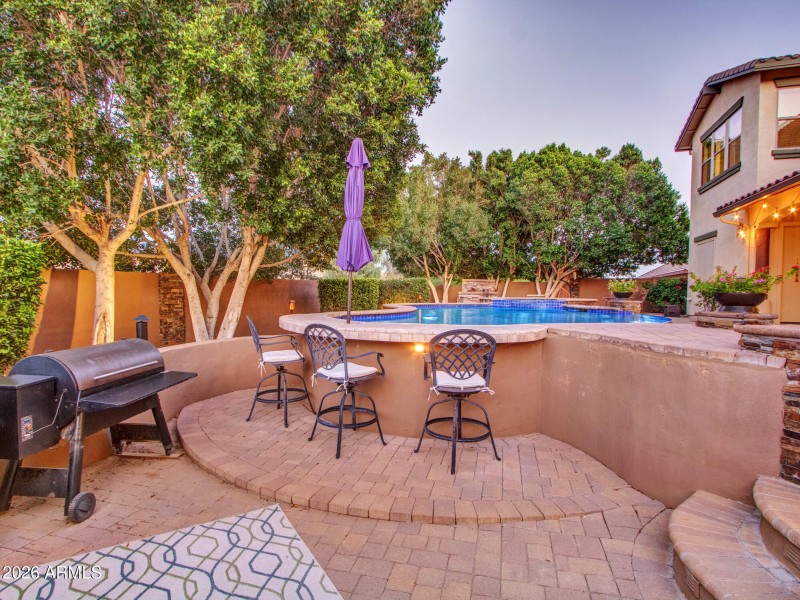 02-Evening_Swim-up-Bar-&-kitchen-(3)