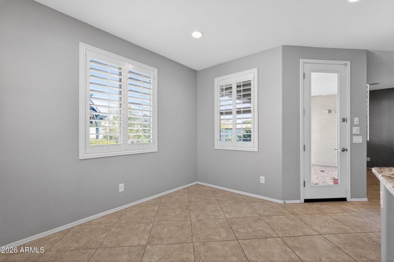 09_2138_W_Ian_Dr_Phoenix_AZ_85041_USA-Li