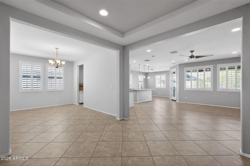 18_2138_W_Ian_Dr_Phoenix_AZ_85041_USA-Li