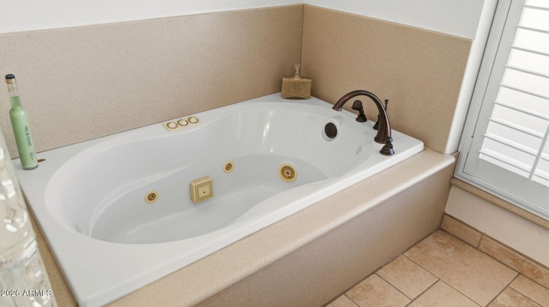 Primary - Jetted Soaking Tub