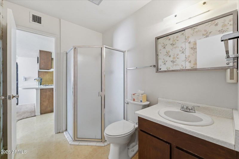 19-Ensuite Bathroom
