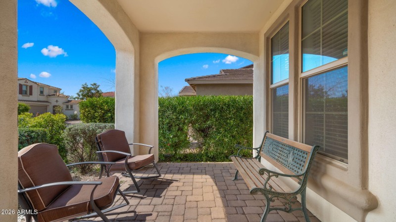 4-web-or-mls-Front Patio2