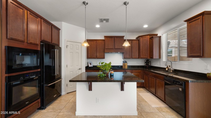 11-web-or-mls-Kitchen3