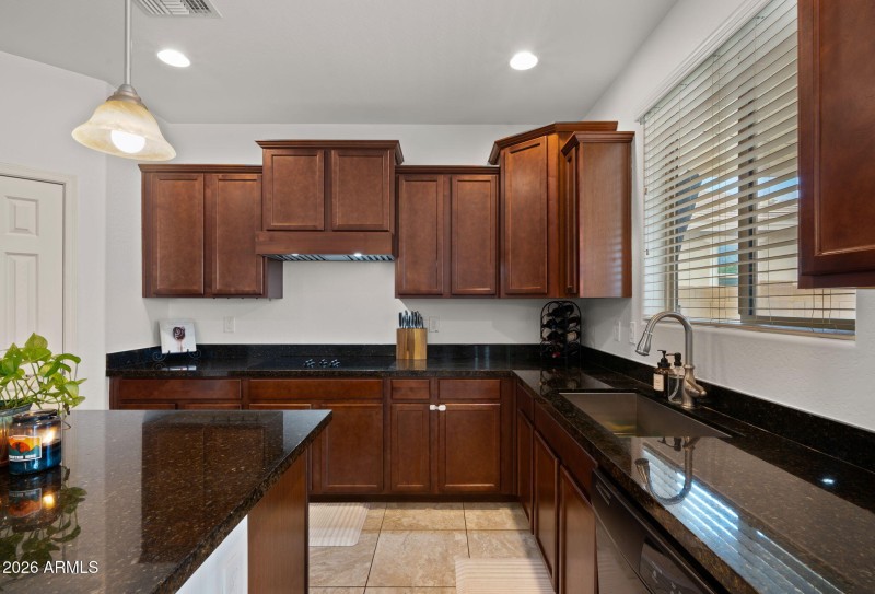 12-web-or-mls-Kitchen4