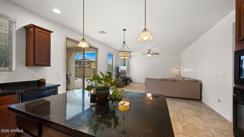 16-web-or-mls-Kitchen8