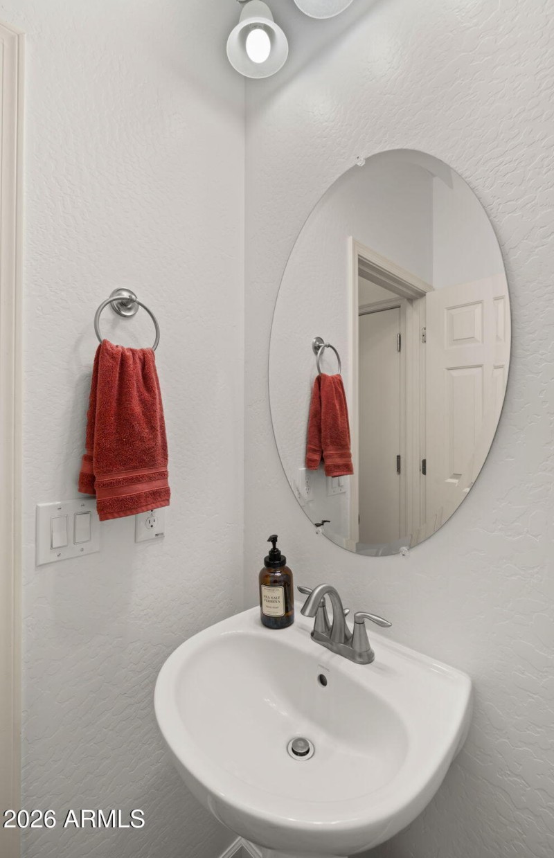 20-web-or-mls-Powder Room