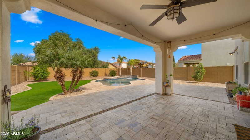 37-web-or-mls-Backyard2