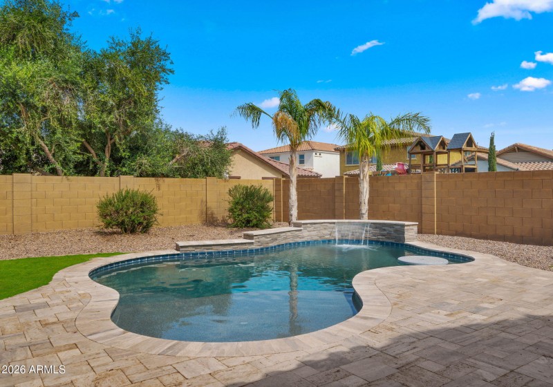 39-web-or-mls-Backyard3