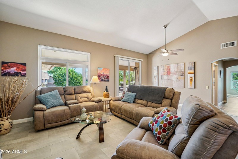 9-web-or-mls-N 148th Dr-S1203-009