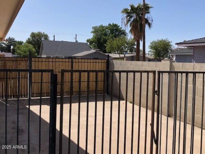 4517 Grandview - Yard 10