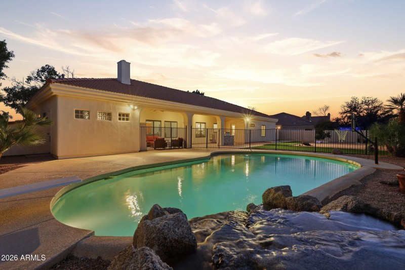 Pool: Newly Acid Washed & Refinished