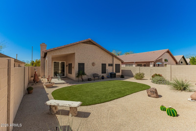 Resort-like Backyard_4432 Melinda