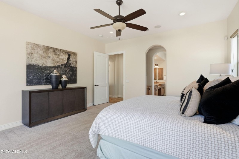 Primary Suite w/ En Suite Bathroom