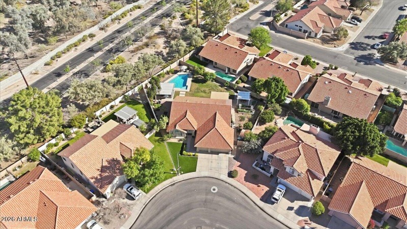 10-9ba3019a-8e4c-4f76-8c38-77a1573e9132