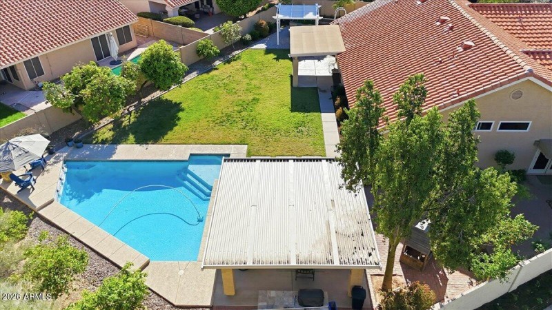 16-aaad931d-e0f6-4d8d-8271-ac09880d5654