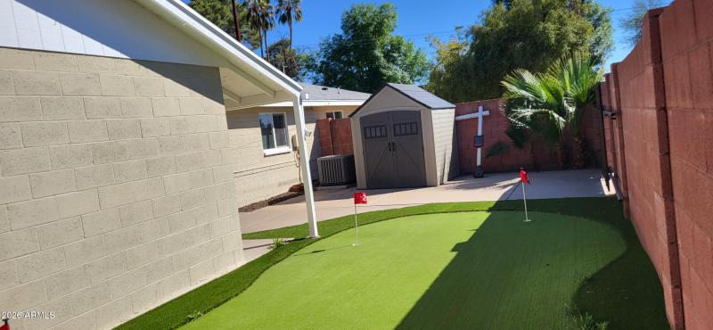 3930 Oak Putting Green