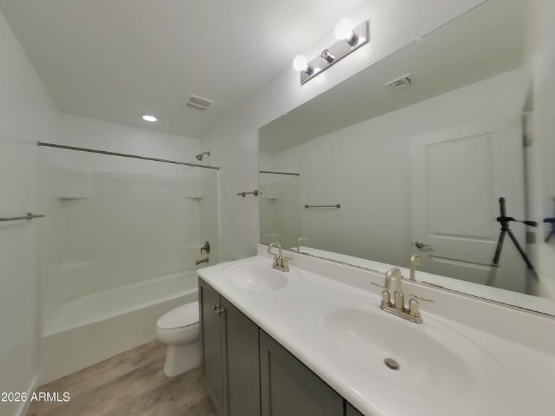 12_pc_9pRHF0fReV_nXur8Fhyba_layout_0