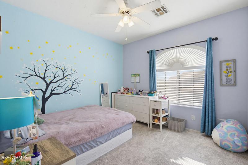 Secondary bedroom(1)