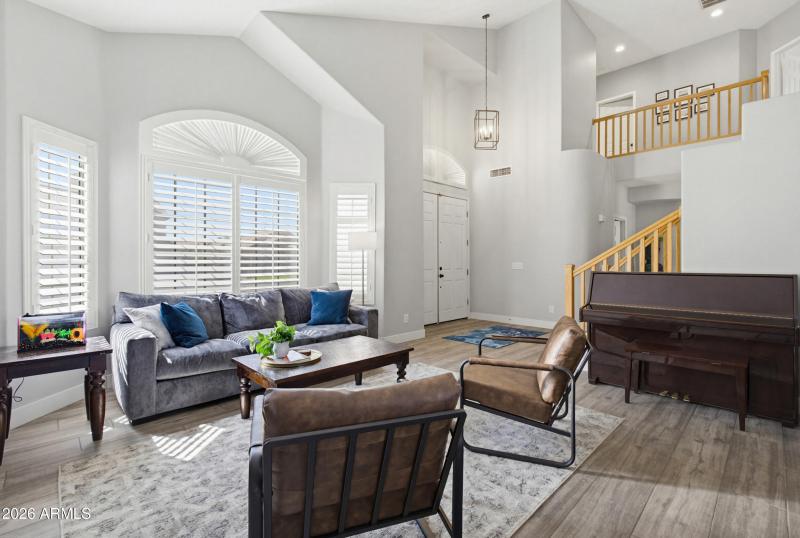 Front living room/ entry