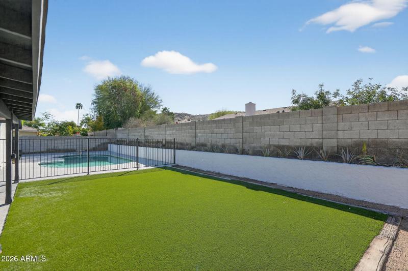 01_9_E_Surrey_Ave_Phoenix_AZ_85022_USA-E