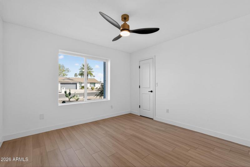 13_9_E_Surrey_Ave_Phoenix_AZ_85022_USA-L