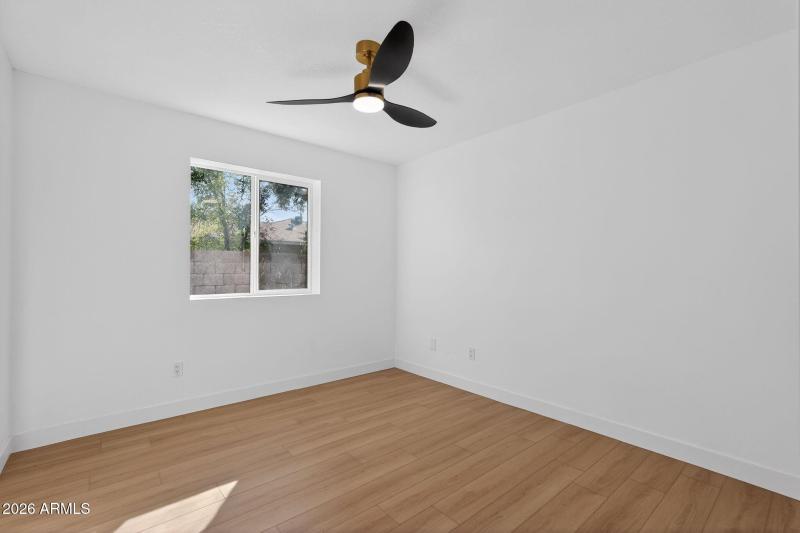 14_9_E_Surrey_Ave_Phoenix_AZ_85022_USA-L