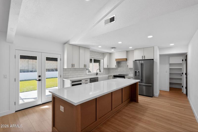 24_9_E_Surrey_Ave_Phoenix_AZ_85022_USA-K