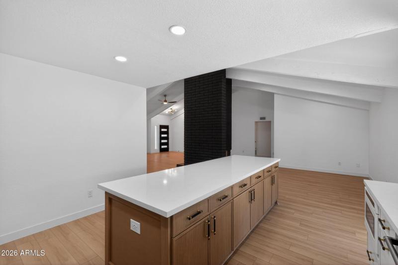 25_9_E_Surrey_Ave_Phoenix_AZ_85022_USA-K