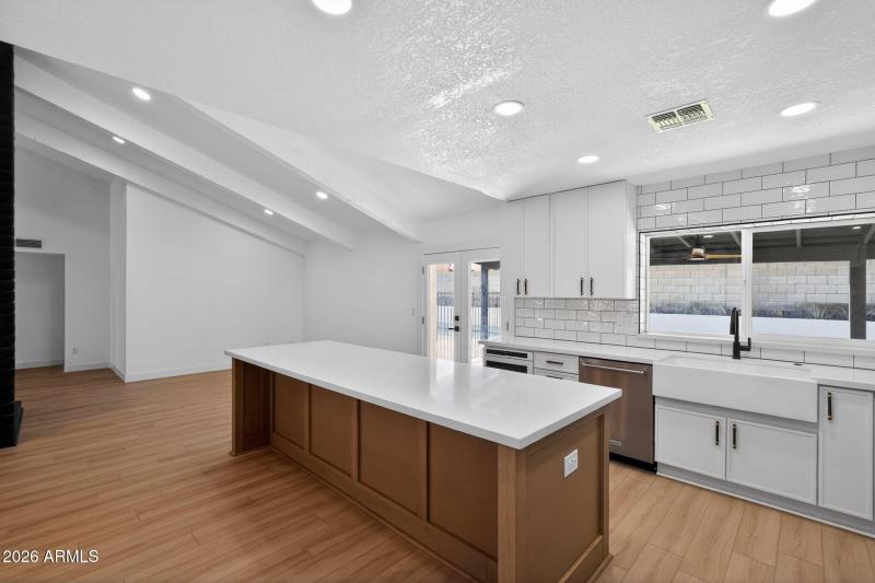 26_9_E_Surrey_Ave_Phoenix_AZ_85022_USA-K