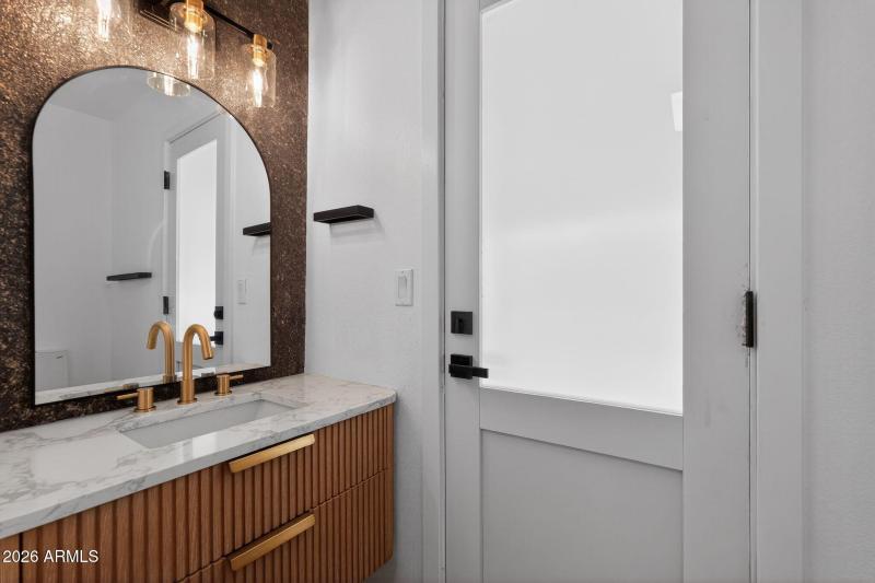 31_9_E_Surrey_Ave_Phoenix_AZ_85022_USA-B