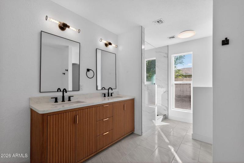 32_9_E_Surrey_Ave_Phoenix_AZ_85022_USA-B