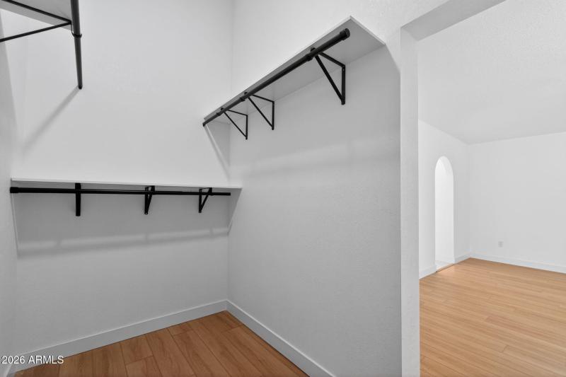 36_9_E_Surrey_Ave_Phoenix_AZ_85022_USA-O