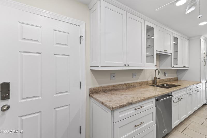 Kitchen W Garage Door