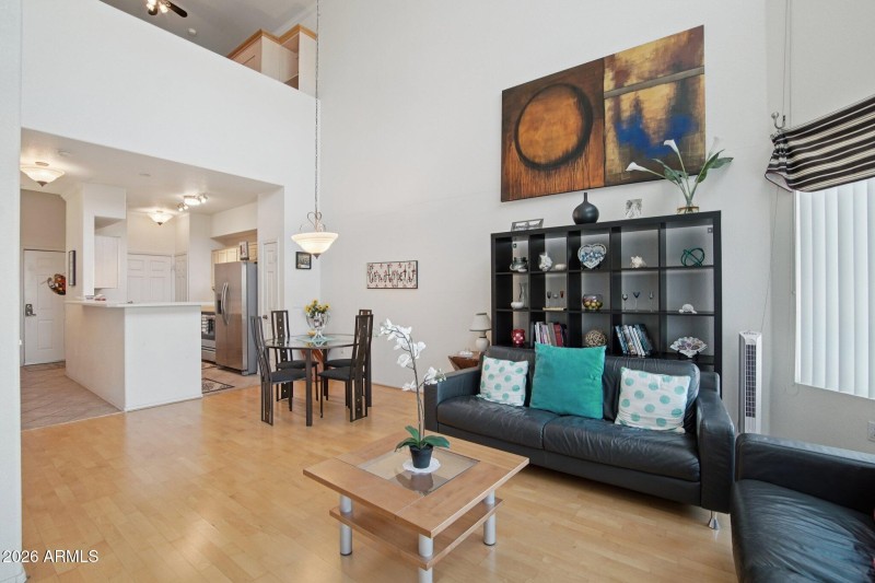 4-web-or-mls-W 1st St-S1303-004