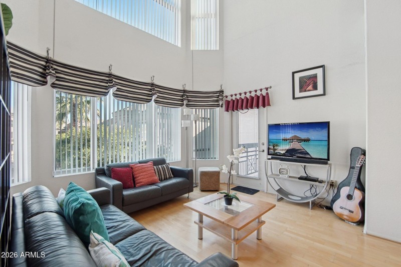 5-web-or-mls-W 1st St-S1303-005