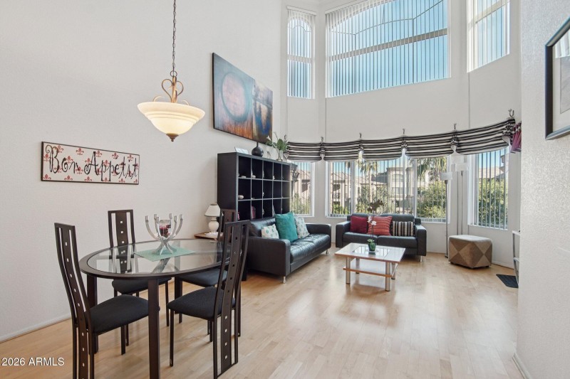 7-web-or-mls-W 1st St-S1303-007