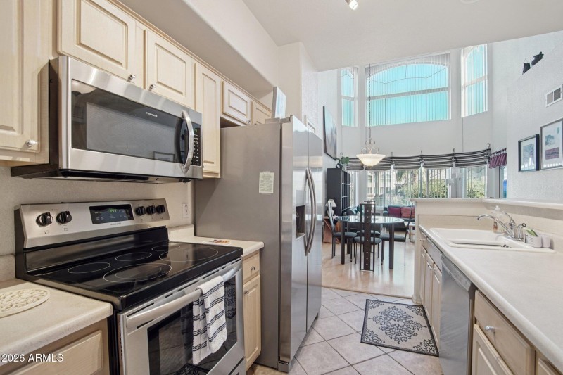 10-web-or-mls-W 1st St-S1303-010